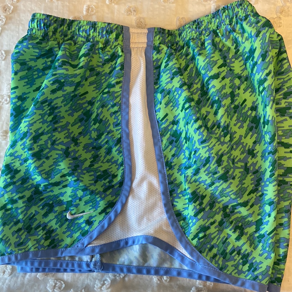 Nike Girls running shorts XL - Picture 5 of 6